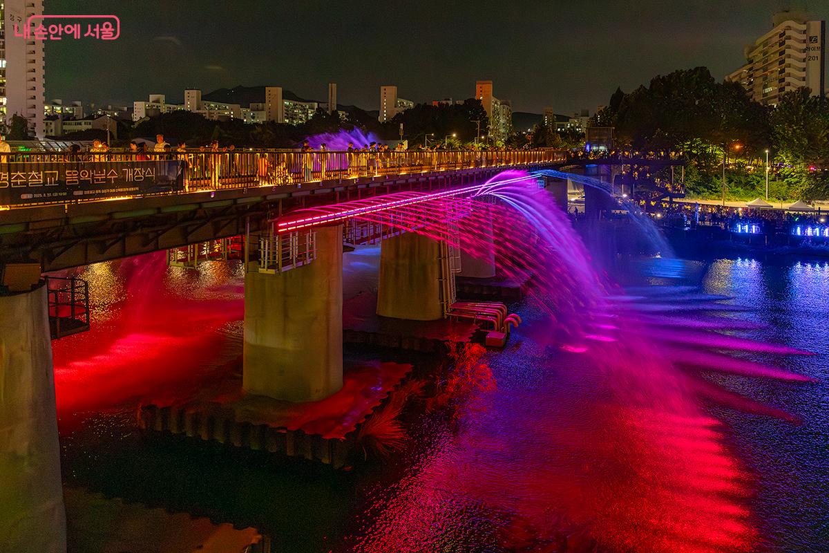레이저·미러 기술을 적용한 ‘경춘철교 음악분수’ ©문청야