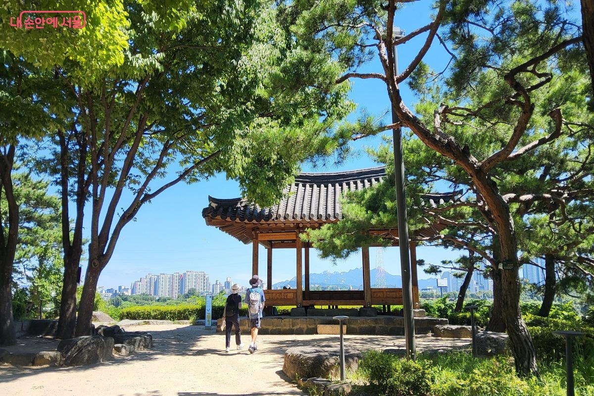 한강의 아름다움을 만날 수 있는 선유정 ©권수진