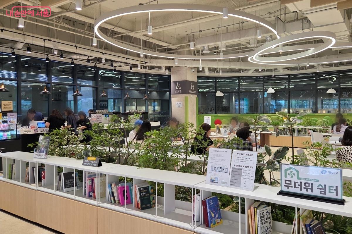 쾌적한 환경을 만들어주는 초록 식물이 먼저 눈에 들어온다. &copy;김미선