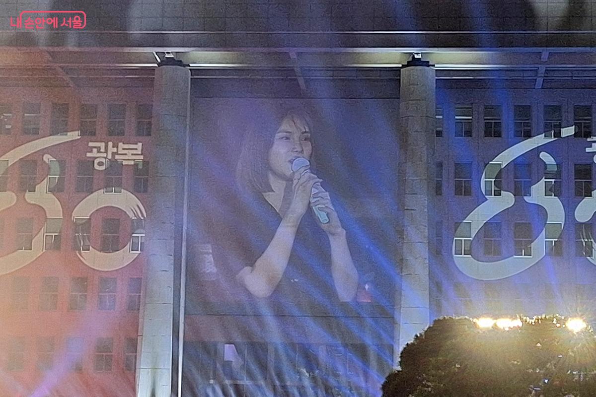 가수 '거미'는 허스키하면서도 높게 올라가는 독특한 음색과 호소력 짙은 목소리로 관객들에게 깊은 인상을 남겼다. ©정향선