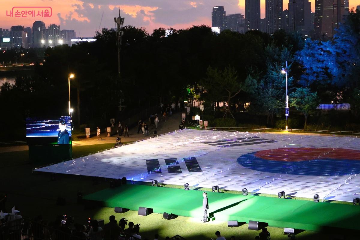 이어서 박영수 뮤지컬 배우의 공연이 진행되고 있다. ©이봉덕