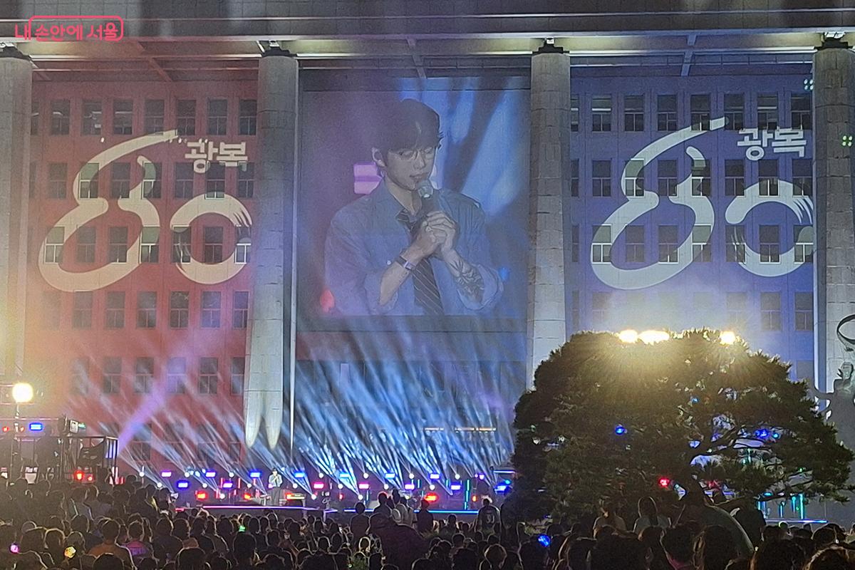 10cm(십센치)는 독특한 음색과 창법, 그리고 솔직하고 유머러스한 가사로 무대를 밝게 채웠다. ©정향선