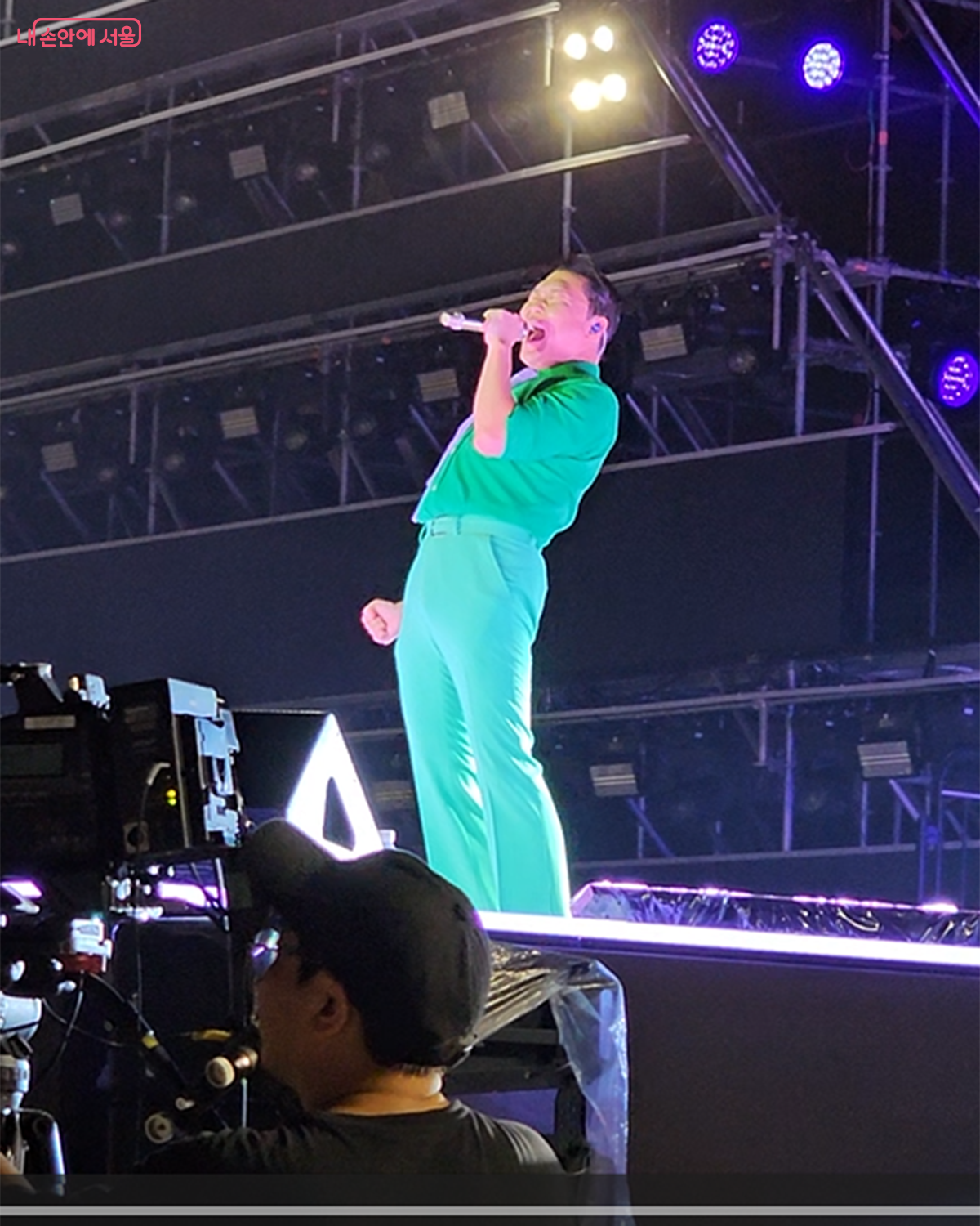 행사의 마지막을 장식한 가수 싸이는 관객과 하나 되는 강렬한 퍼포먼스로 잊지 못할 추억을 선사했다. &copy;백승훈