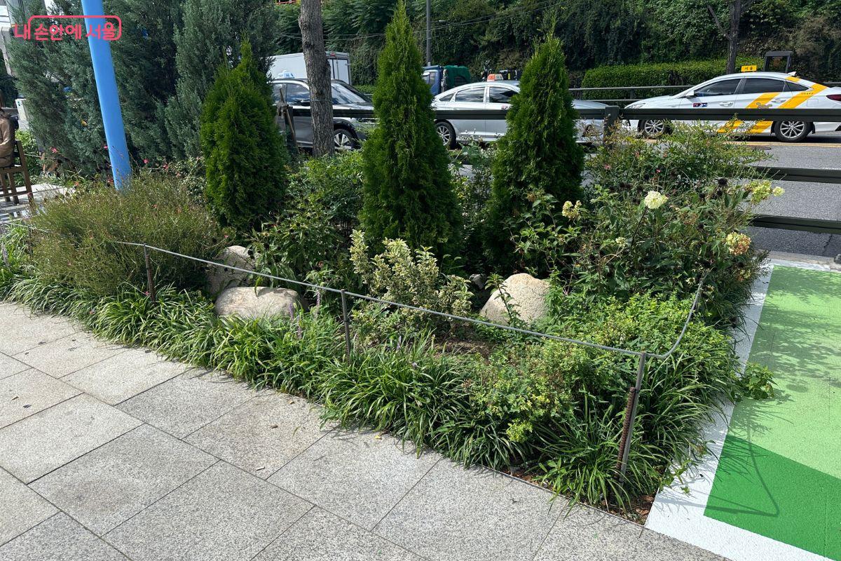 조경을 설치해 평온한 분위기를 더했다. &copy;김재형