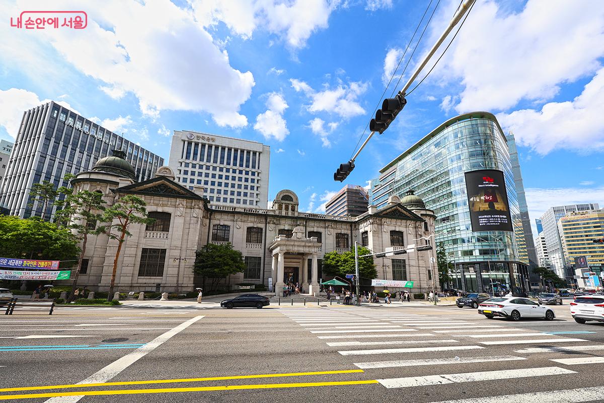 웅장한 석조 건축물이 인상적인 한국은행 화폐박물관 ©김주연