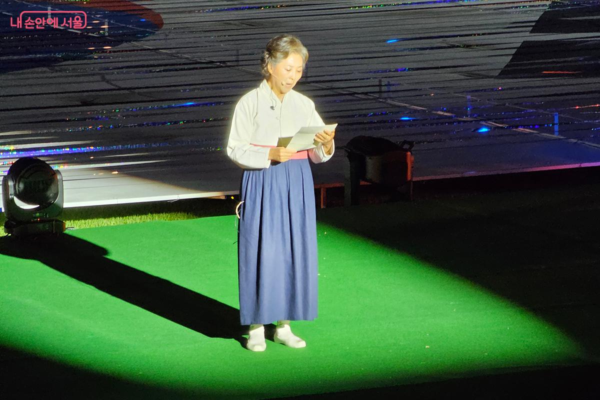 배우 고두심 님의 안중근 의사 어머니 '조마리아' 여사 편지 낭독 시연은 참가자들의 눈시울을 붉어지게 한다. ©이혜숙