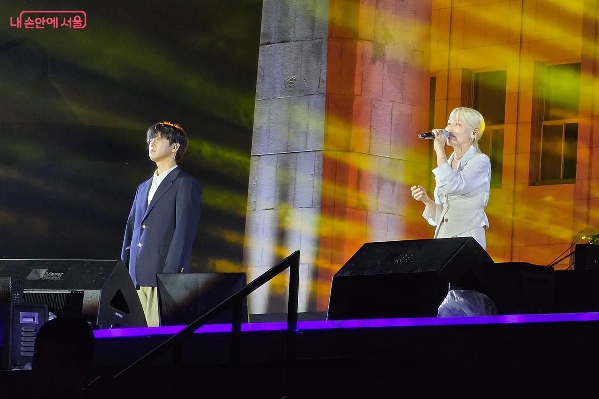 힙합 뮤지션 '매드클라운'과 '알리'의 듀엣 무대가 관객들의 박수와 환호를 이끌어냈다. ©정향선