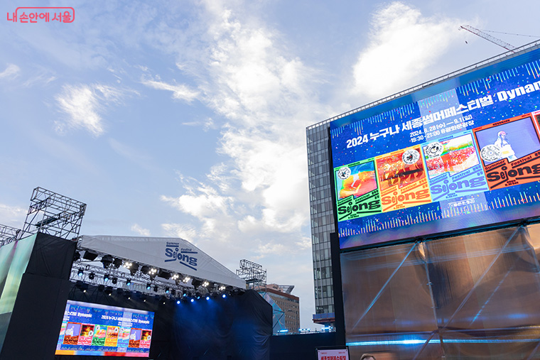 사전 워크숍을 통해 선발된 시민예술가 250여 명이 각 공연에 걸쳐 무대에 오른다. 
