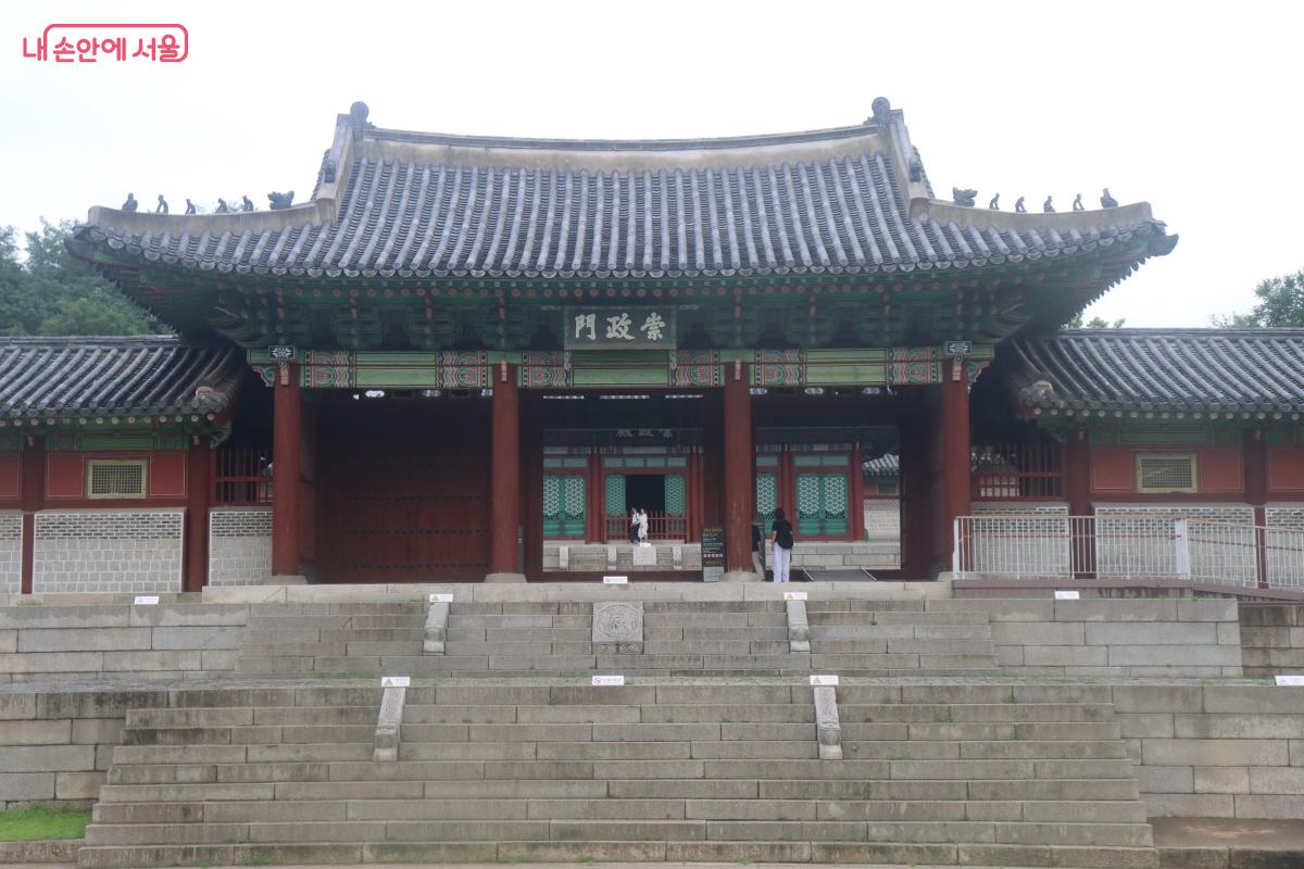 궁궐을 대대적으로 정원화했다. &copy;조수연