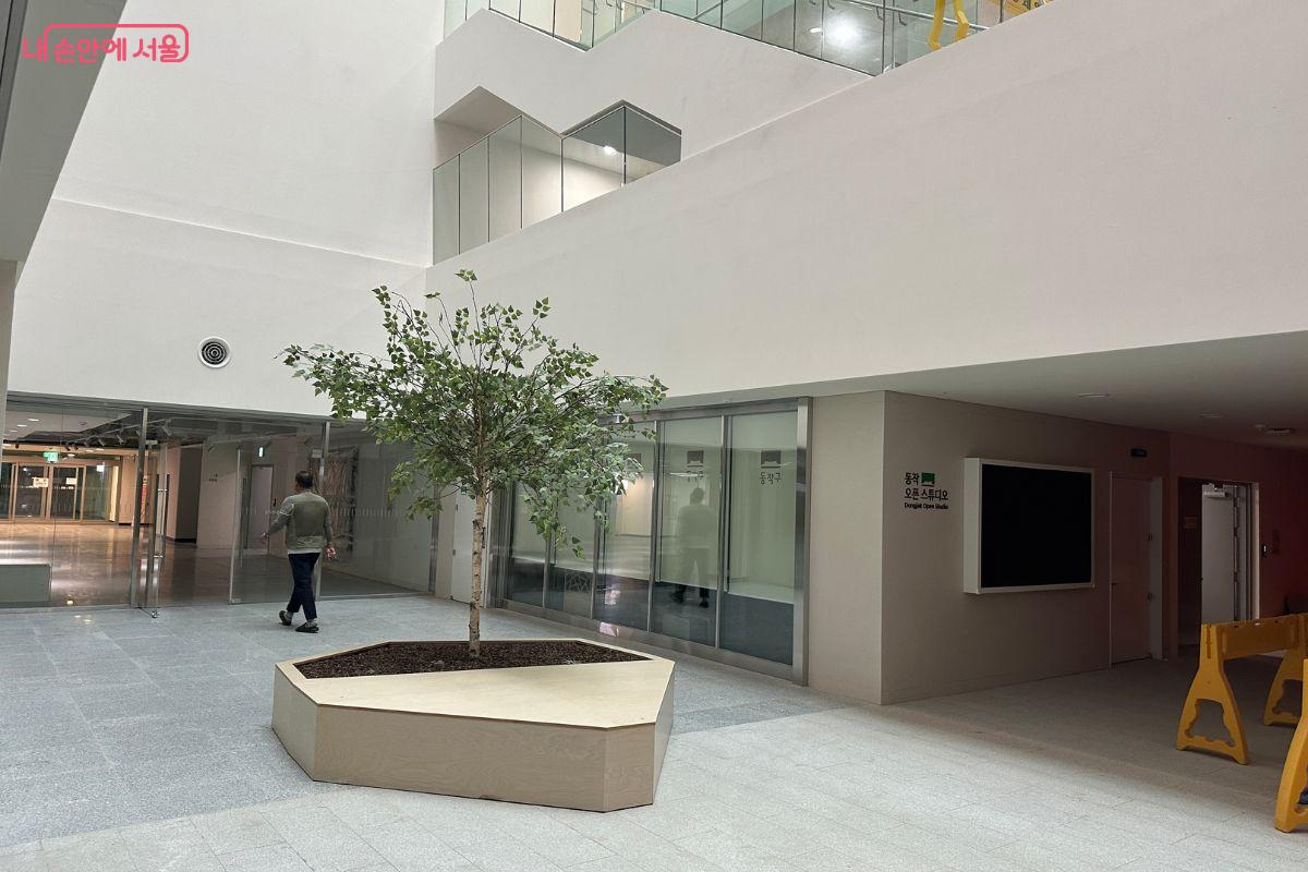 지하 1층에는 아트리움홀이 있다.©김재형