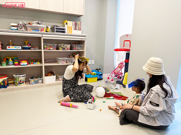 ‘서울아이발달지원센터’는 영유아에게 발달검사, 심화평가, 치료 연계까지 원스톱 지원한다.