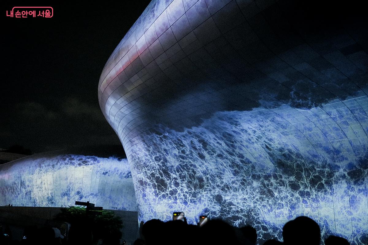 자연의 물성을 디지털 기술로 재해석한 디스트릭트의 ‘Eternal Nature’ ©김아름