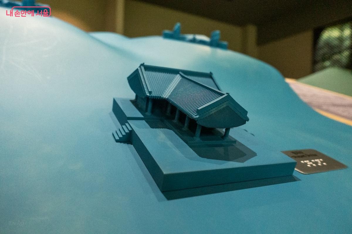 제사를 지내는 정자각을 작게 축소한 모형 &copy;이진형