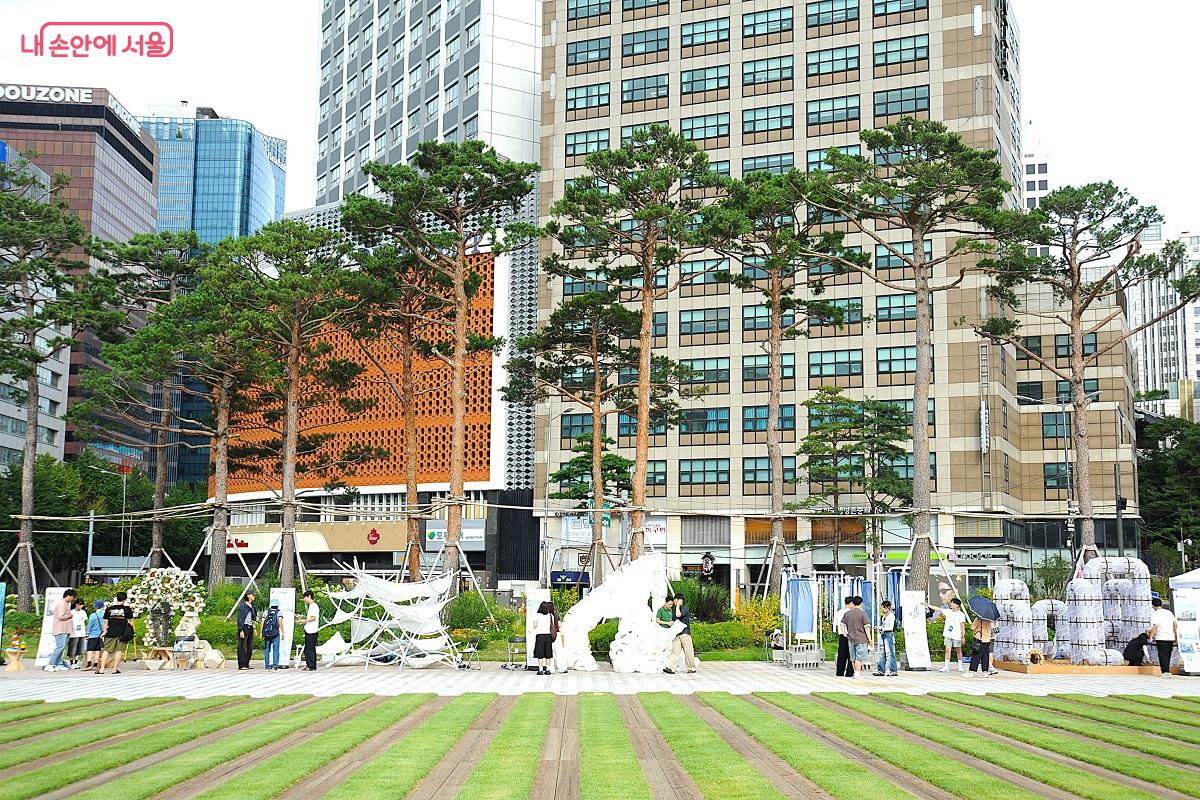 서울광장 동측 전시 공간 ©조수봉