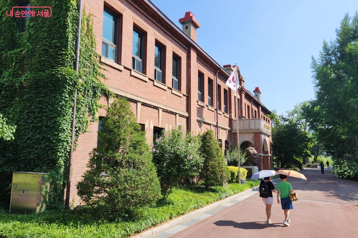 광복 80주년을 맞아 '광복순례단'과 함께 ‘손기정기념관’을 찾았다. ©김미선