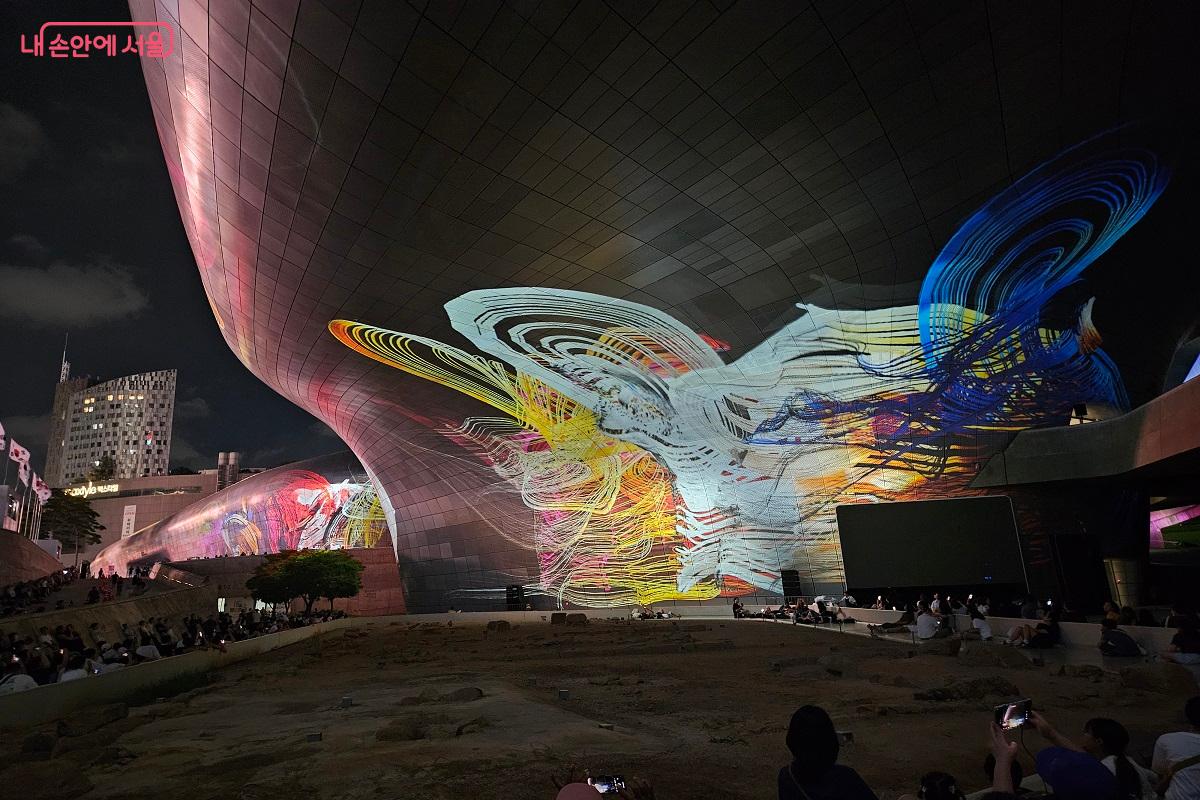 사람의 움직임, 그 동선 역시 표현했다. &copy;김진호