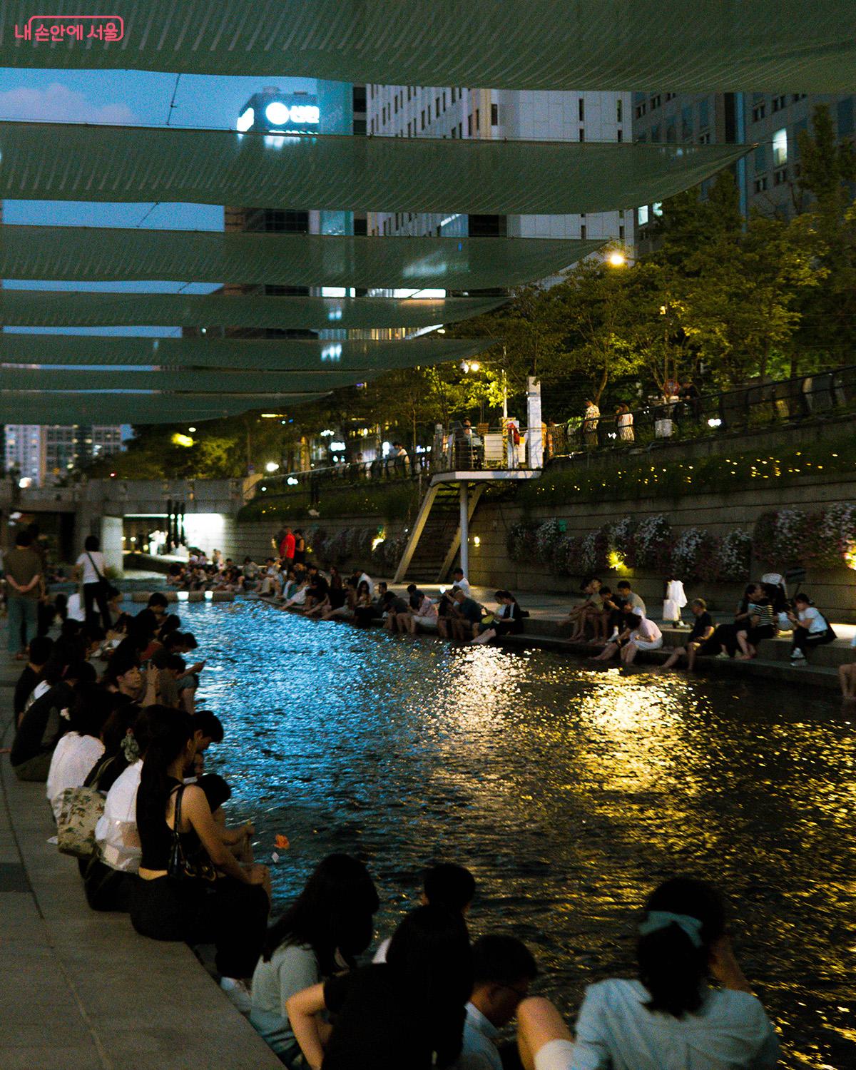 청계천 다리 아래 풍경 &copy;최승훈