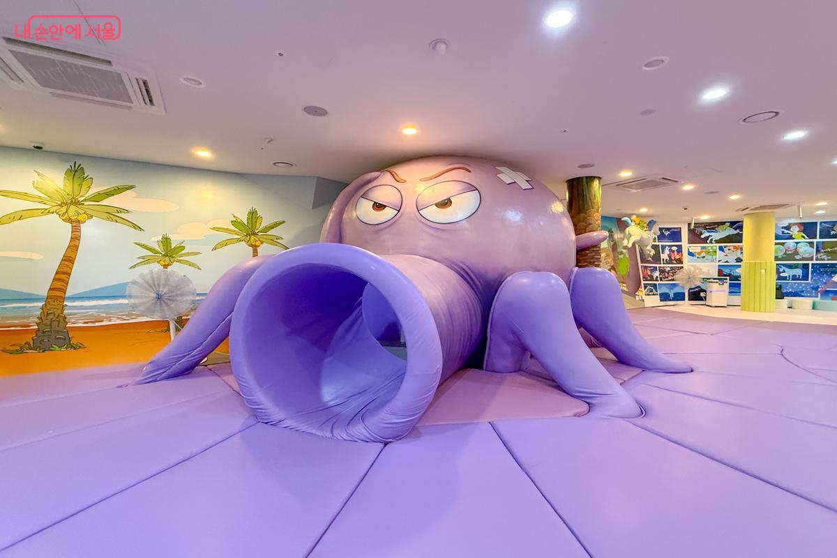 3층 놀이기구 체험 공간 '드림 스테이지' 문어 미끄럼틀 &copy;이미현