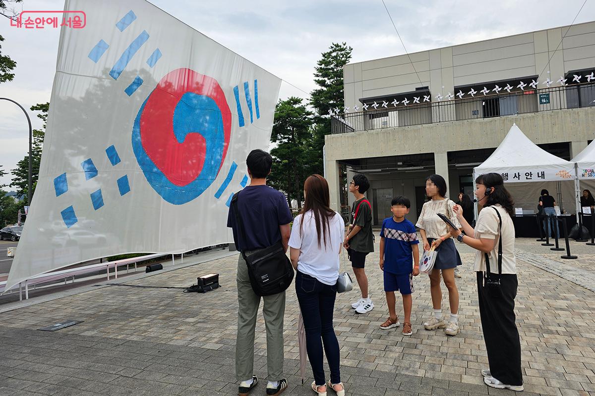 시민 도슨트 투어가 8월 15일, 회당 10명씩 노들섬 전역에서 진행된다. &copy;백승훈