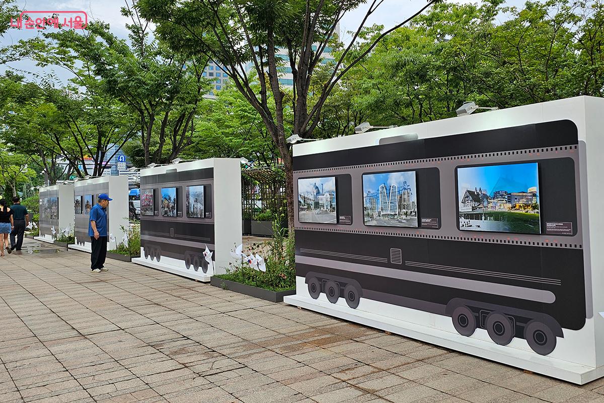 과거의 사진을 현재의 시점으로 재탄생시킨 '리포토그래피' 전시는 과거와 현재의 서울을 교차하며 보여준다. ©정향선