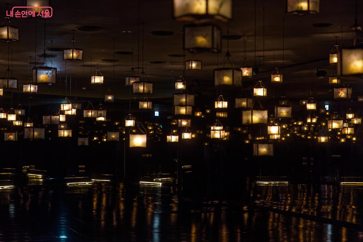 <연화, 설렘의 빛>은 우리나라 전통의 미를 살린 매력적인 전시다. &copy;임중빈