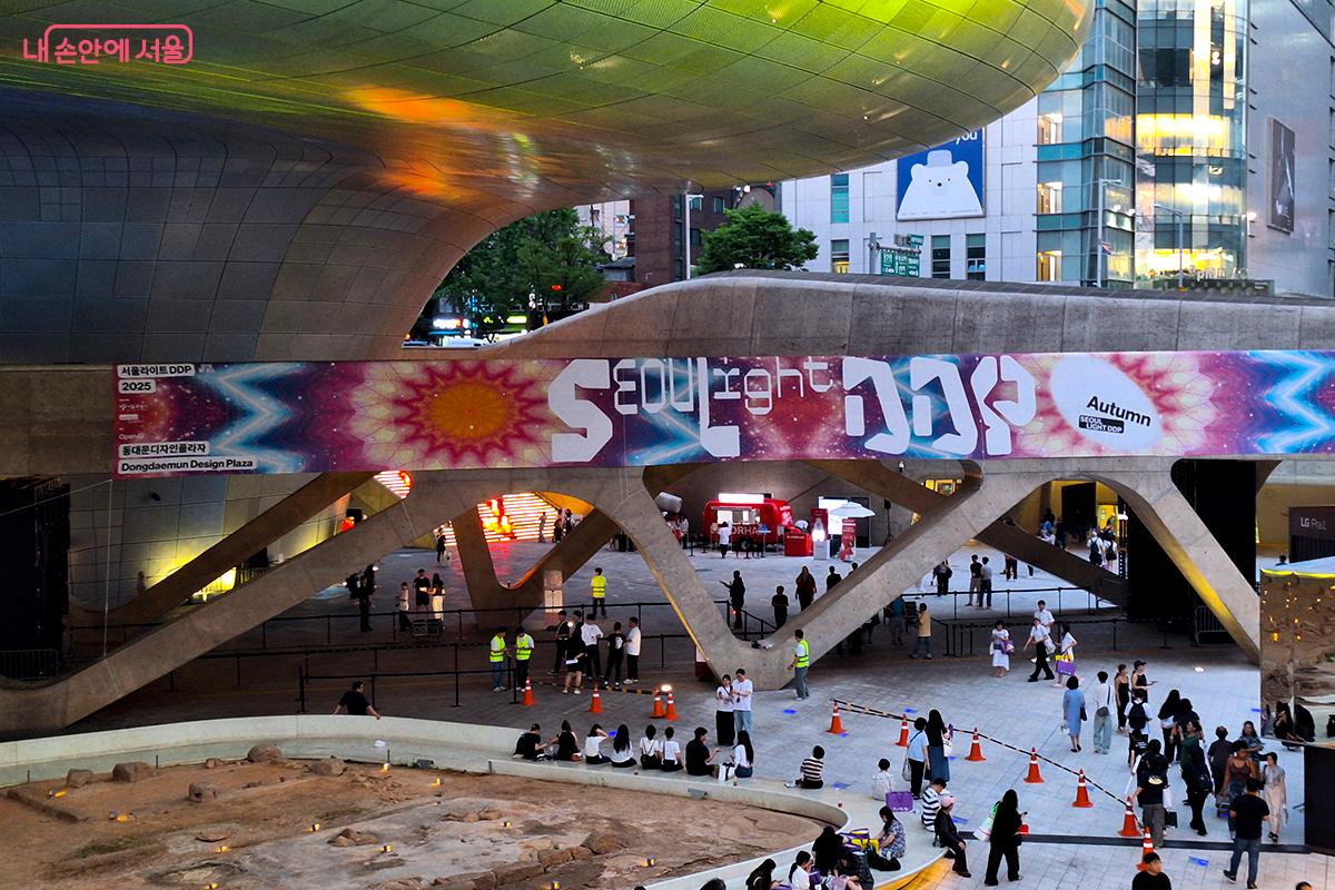 8월 28일부터 9월 7일까지 DDP에서 ‘서울라이트 DDP 2025 가을’이 열린다. ©백승훈