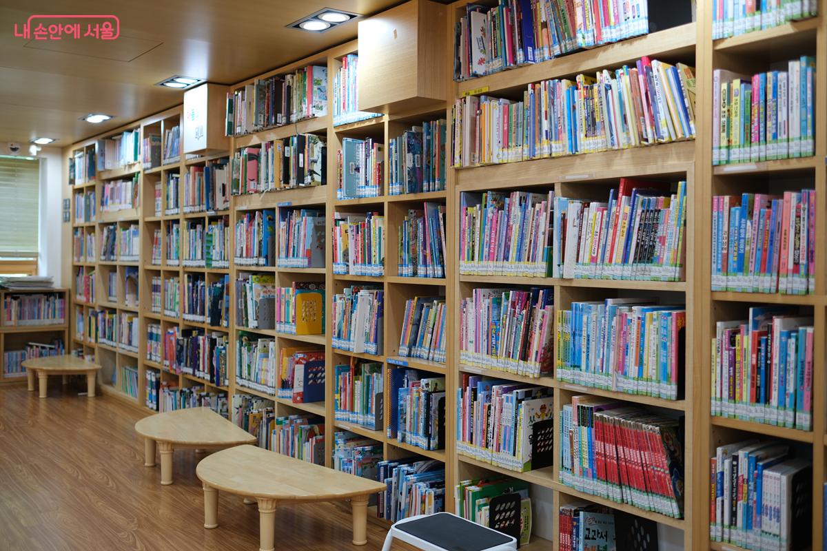 특히 아동 도서 중 문화, 역사 관련 서적들이 많다. ©박우영