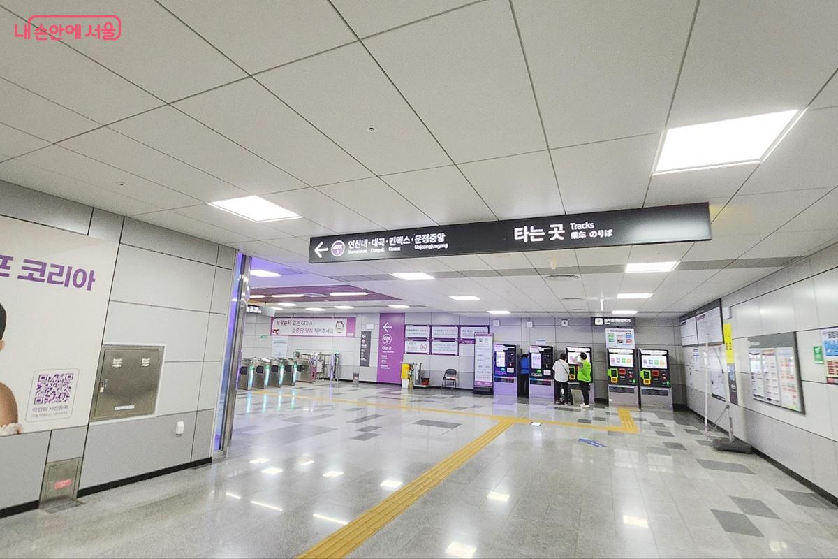 다시 좌회전을 하면 보이는 환승 게이트 ©박은영