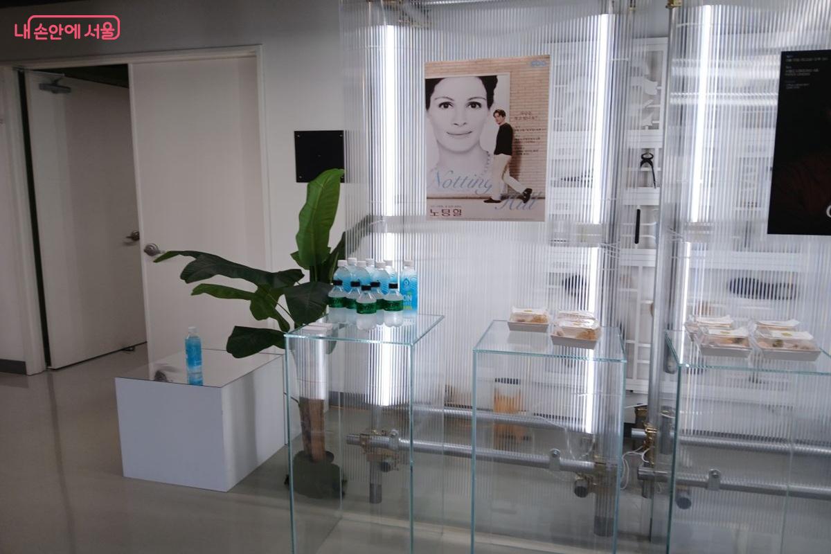 영화 상영 등 이벤트도 진행할 수 있는 다용도 공간 ©최은영