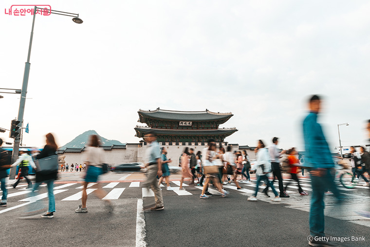 도시 한복판에 이런 수수께끼 유적이 출현한다는 것이 나는 서울만의 멋이라고 생각한다. 