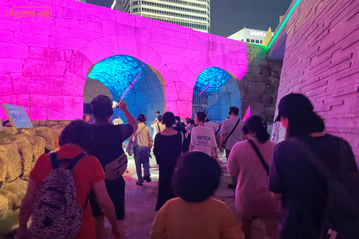 서울성곽 이간수문에 펼쳐진 미디어 아트 ©김연희