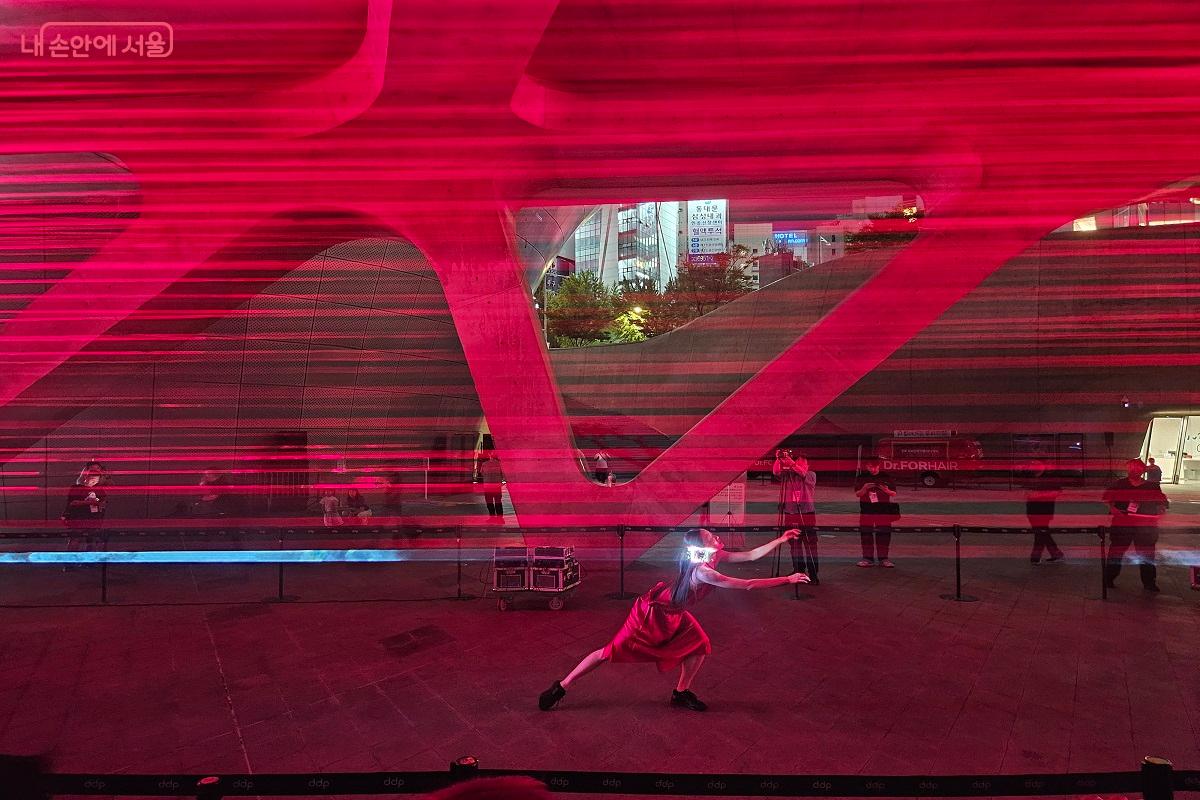 아카 창의 레이저 퍼포먼스 &lsquo;Multimmersion_DDP25&rsquo; &copy;김진호