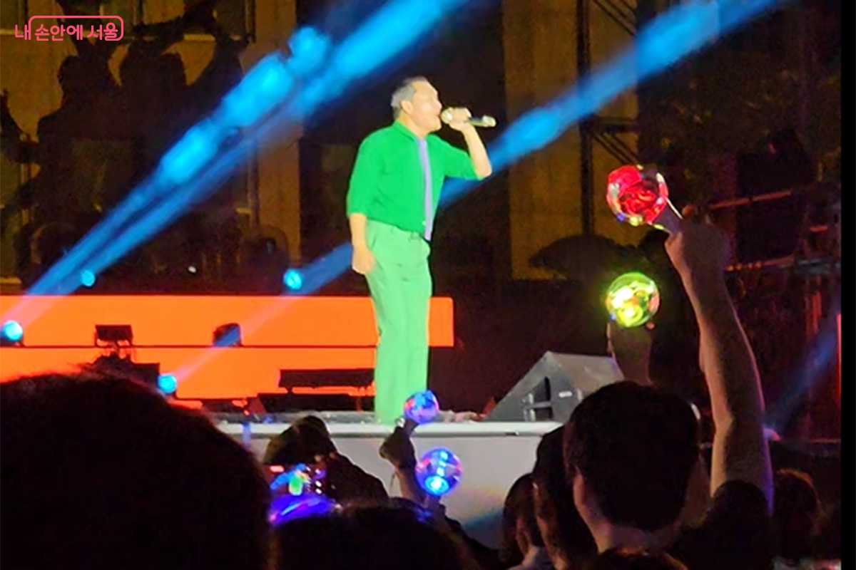 축제의 마지막에 등장한 '싸이'는 '챔피언', '예술이야' 등의 히트송을 부르며 축제의 클라이맥스를 이끌었다. ©정향선