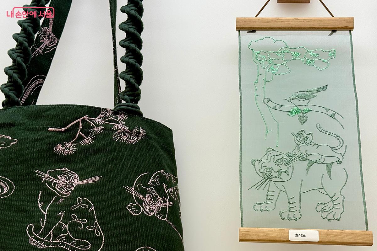  호작도가 수놓아진 수려한 상품들 &copy;김미정