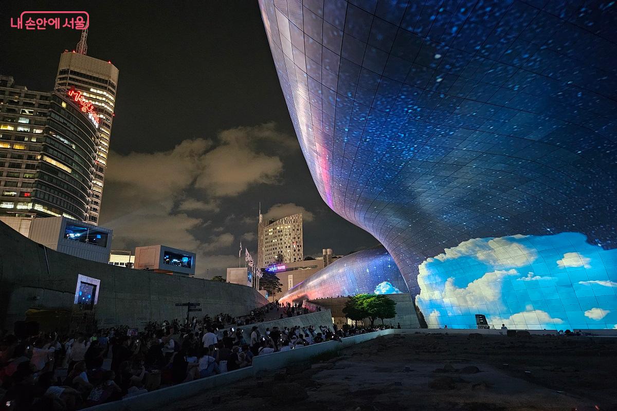 Open AI의 기술로 만든 작품 &lsquo;The Valley and the Light&rsquo; &copy;김진호