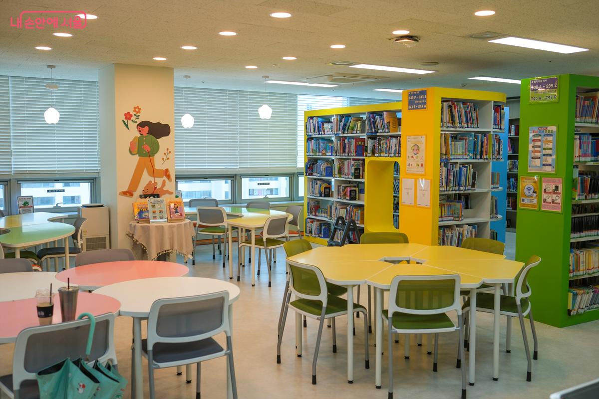 어린이들을 위해 조성된 영어자료실 ©박우영