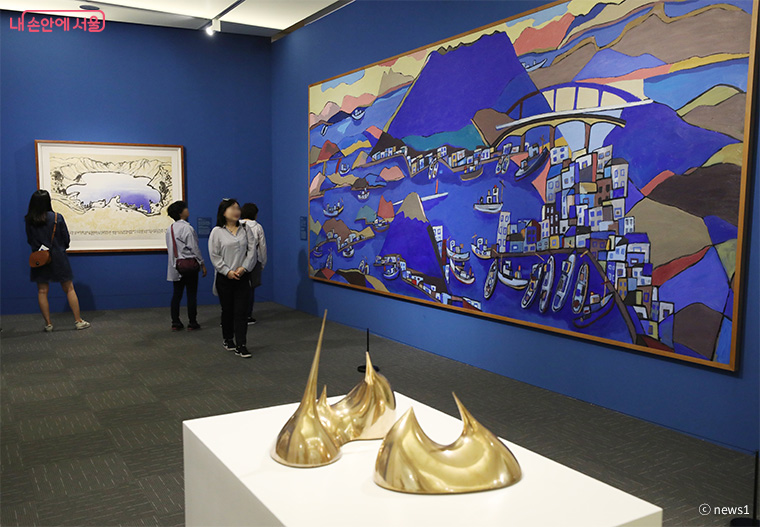 청와대가 수집한 &lsquo;대한민국 미술전람회&rsquo; 출품작들. 지난 2018년 청와대 사랑채에서 열린 특별전시. 