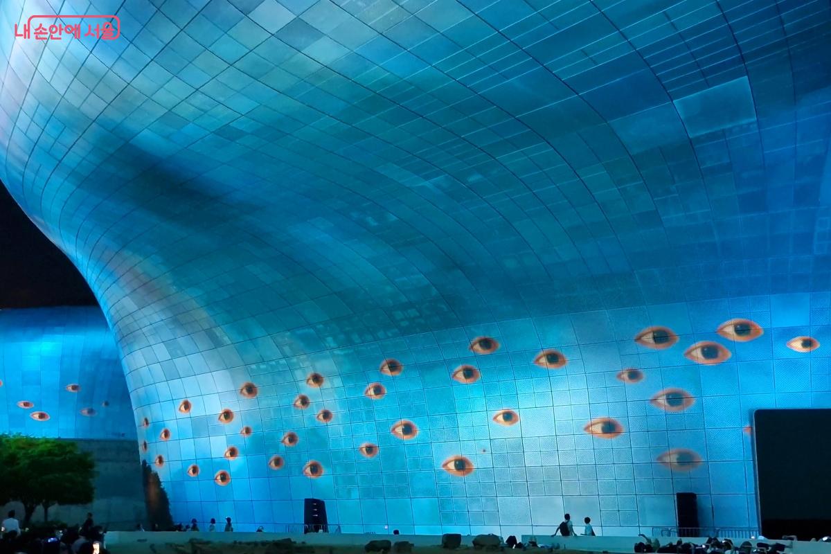 미디어파사드 중 로랑 그라소의 &lsquo;Panoptes&rsquo; &copy;임채영