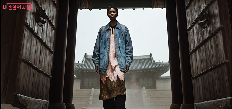 AI 기반 기술을 활용한 공식 캠페인 영상도 주목된다. 