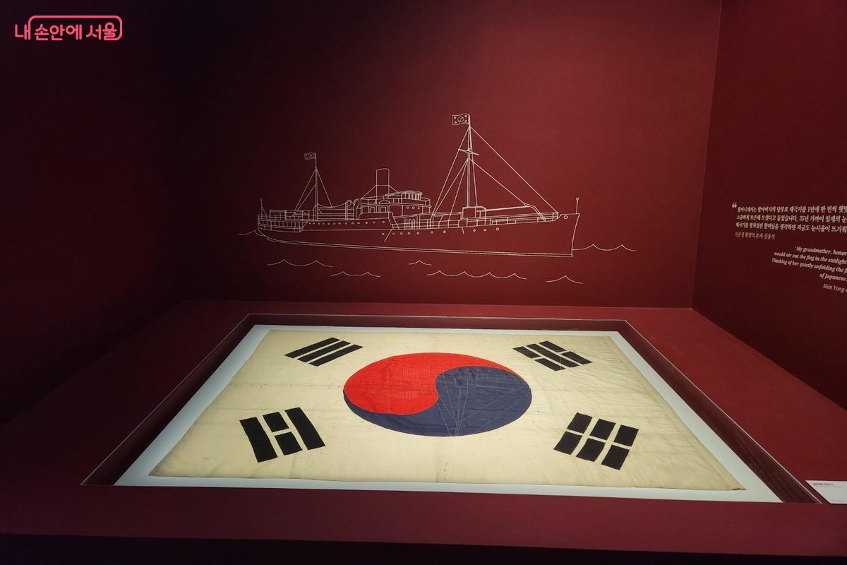 근대식 군함 광제호에 게양된 태극기 ©박성호