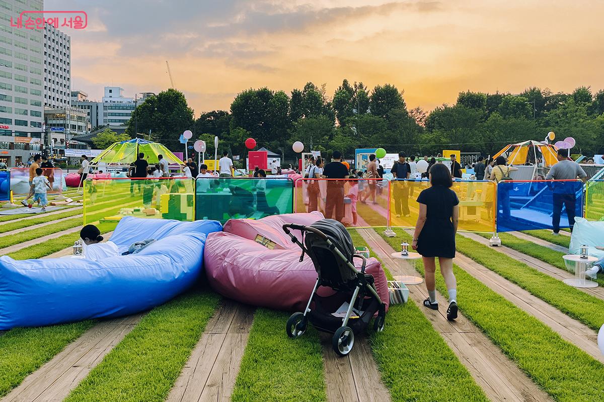 서울광장 중앙에 마련된 자녀와 함께 즐길 수 있는 공간도 인기 만점이었다. ©김아름