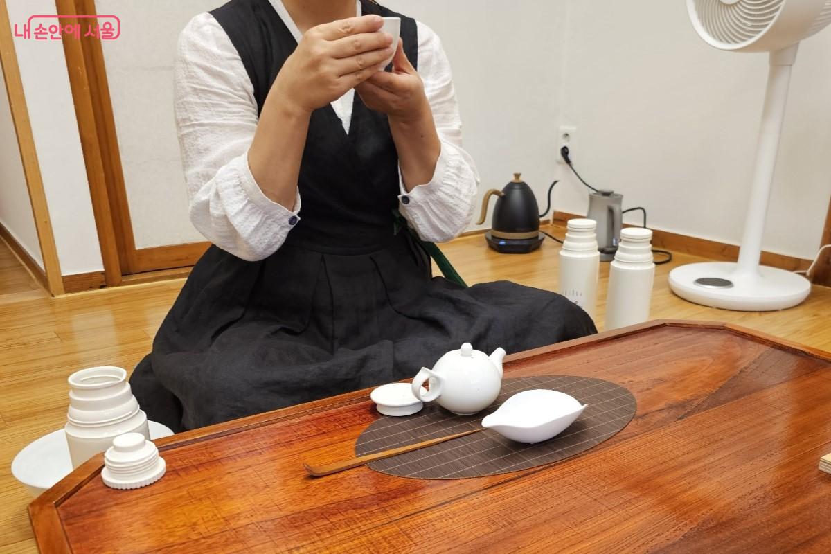 우릴 때마다 달라지는 차의 향과 차의 오미(五味)를 음미해 보자. ©최정윤