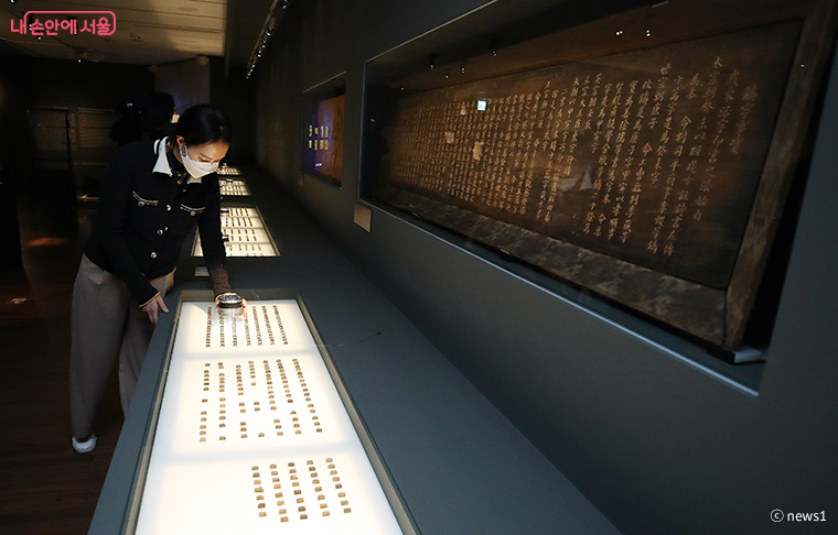 한글 금속활자가 무더기로 나와 많은 사람의 관심을 끌었다. 