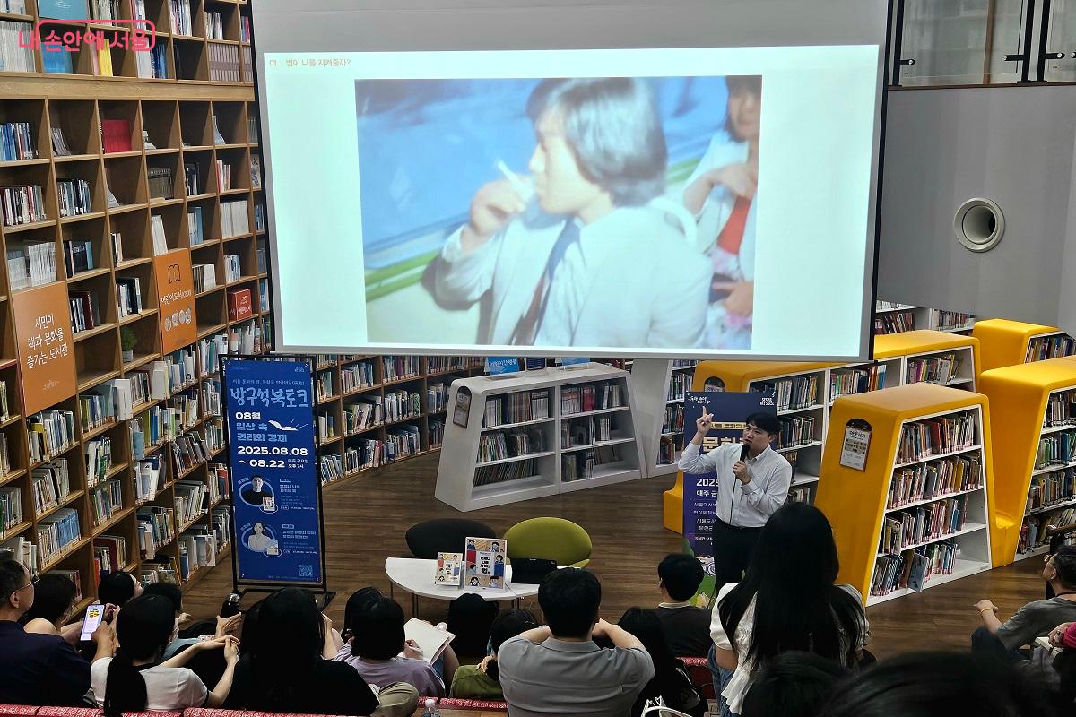 과거에는 버스 내에서 담배를 피우던 시절도 있었다. 당시에는 버스에서 담배를 피우는 게 사회적 합의였다. &copy;김진호