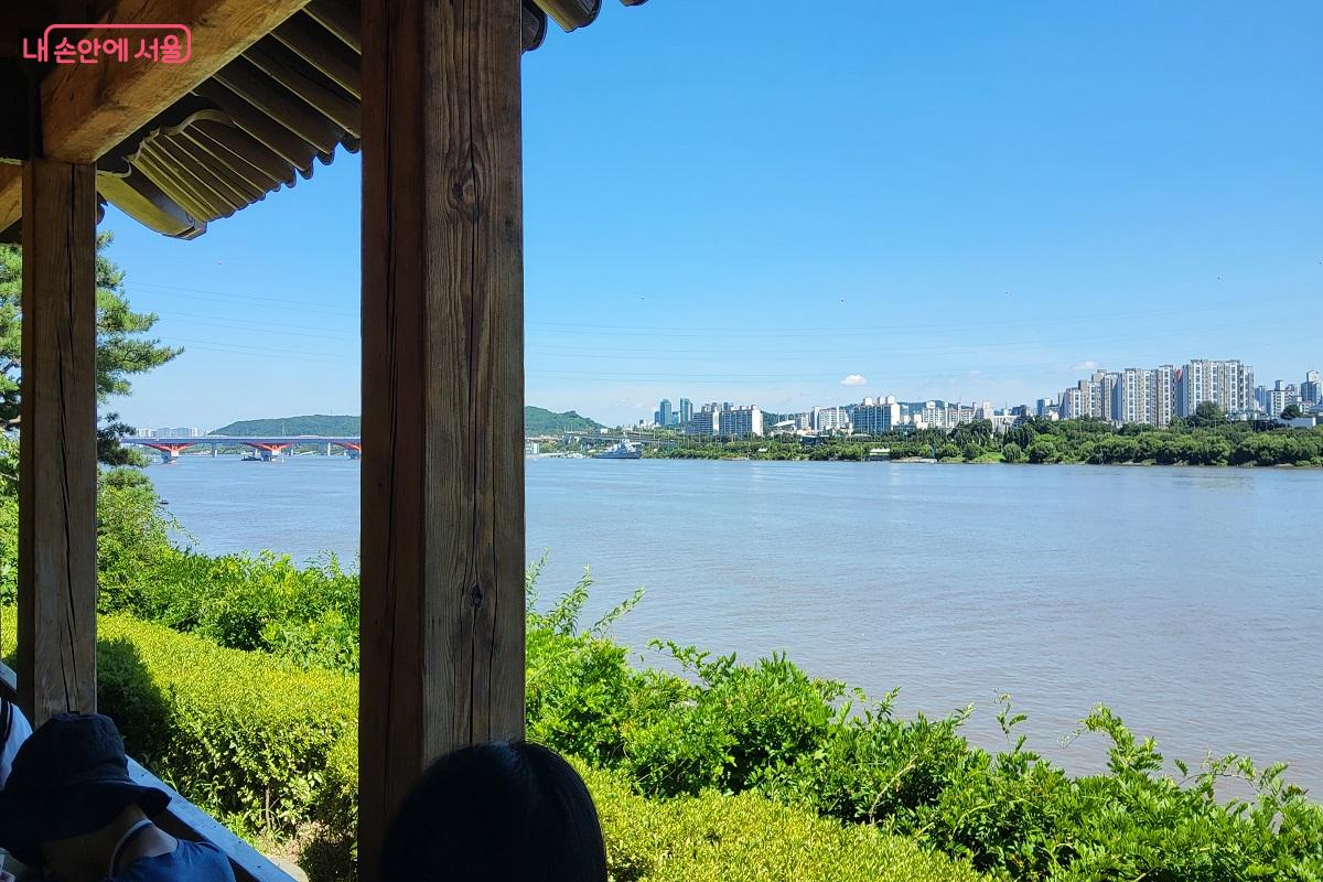 선유정에서 보이는 성산대교 ©권수진