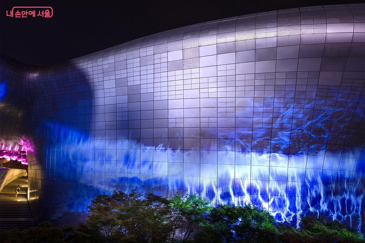 파도와 물의 흐름을 표현한 'Eternal Nature' &copy;장신자