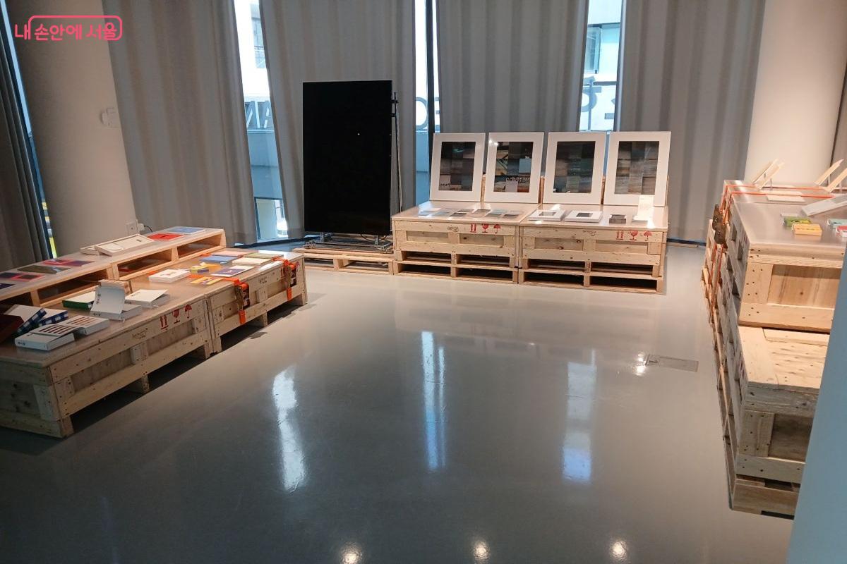 창작자들과 인쇄, 제조업체의 결과물을 함께 선보이는 전시 ©최은영