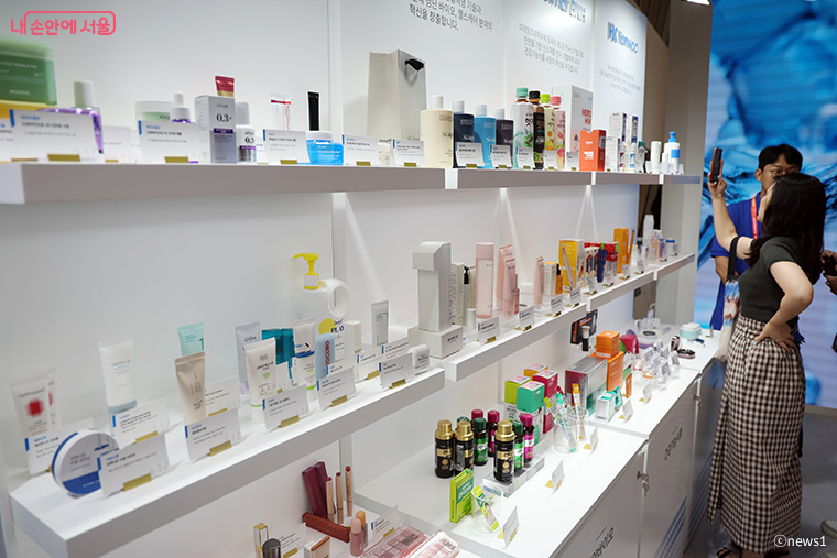 서울뷰티위크에는 국내 뷰티·테크 분야 296개사와 국내외 바이어 250여 명이 참여한다.