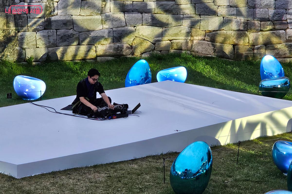 '준곽' 작가의 DJ 공연이 개막식을 더욱 풍성하고 감동적으로 만들어주었다. 