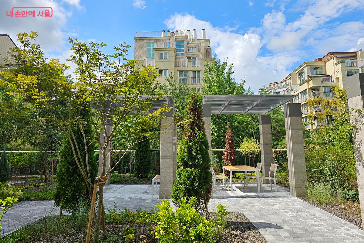 은평구 구립예가어린이집 옥상정원은 그 이름처럼 예쁜 아이들의 정원이었다. &copy;정향선 